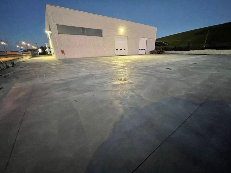 Piazzale In Calcestruzzo Capannone Industriale